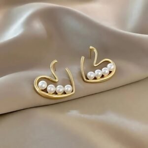 Korean Western Stylish Golden Heart Pearl Stud Earring