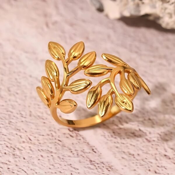 Exaggerated Leaf Ring